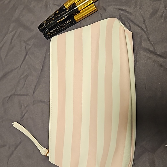 ELIZABETH GRANT 3  lip stains plus bonus cosmetic bag - Picture 3 of 3